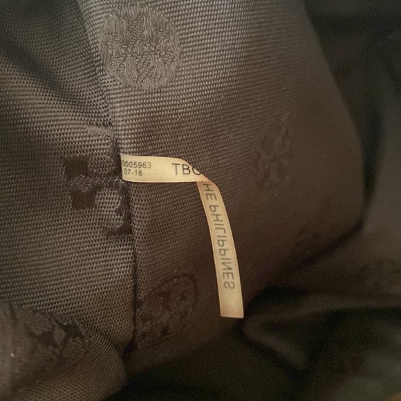 Tory Burch Black Leather Mercer Tote with Turn Lock Closure 🔥SALE🔥 - Picture 7 of 8